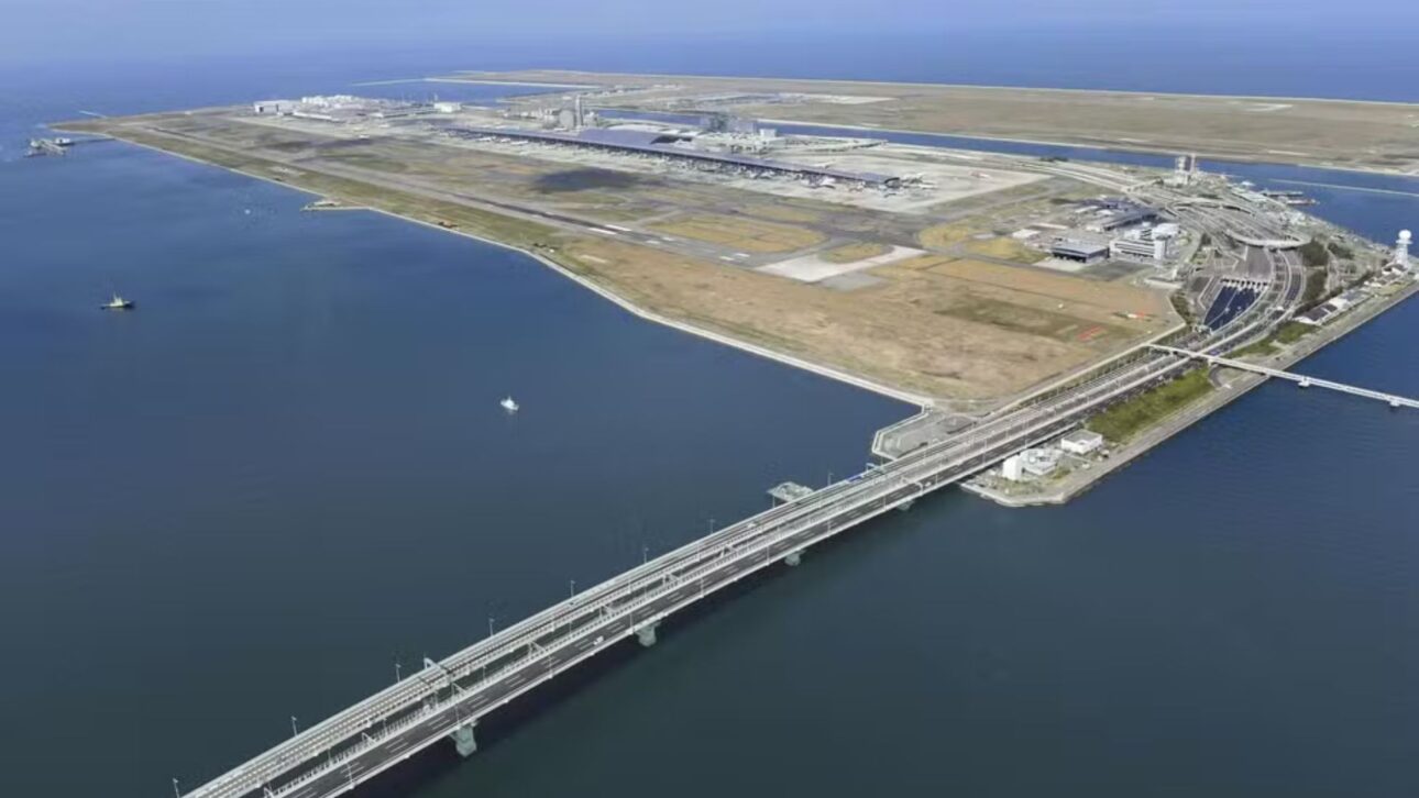 Aeropuerto de Kansai hunde desde hace décadas en la bahía de Osaka y ya acumula más de 13 metros de subsidencia, según datos oficiales.
