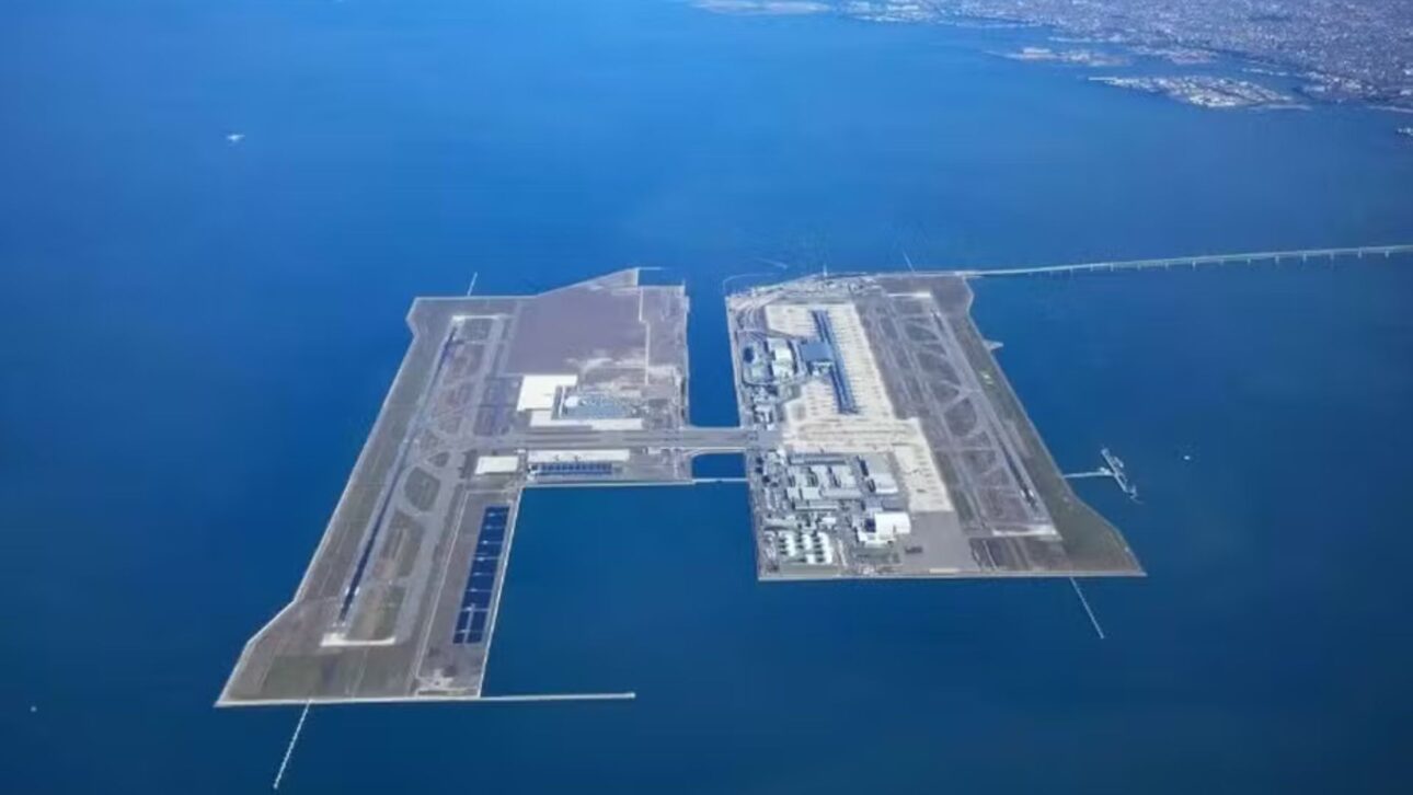 Aeropuerto de Kansai hunde desde hace décadas en la bahía de Osaka y ya acumula más de 13 metros de subsidencia, según datos oficiales.