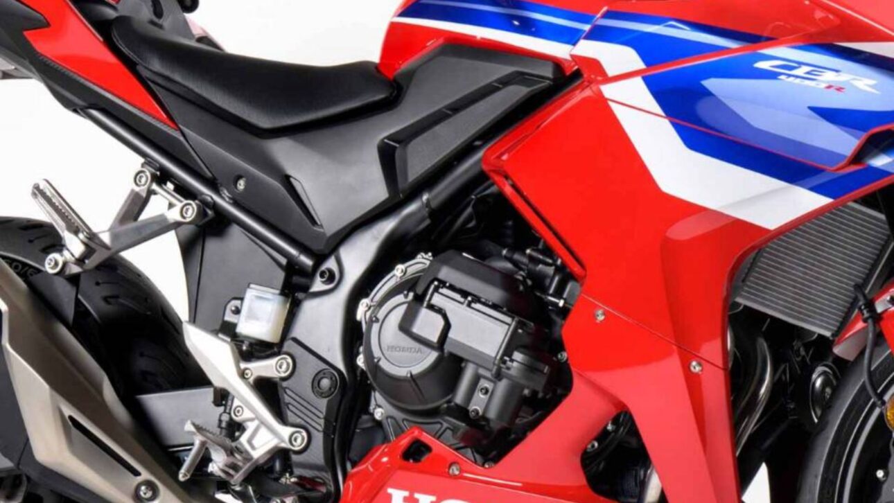 Honda CBR 400R E-Clutch 2026 estrena embrague electrónico, motor 399cc de 46 cv y apunta a jóvenes en Japón. Conoce los detalles del concepto.