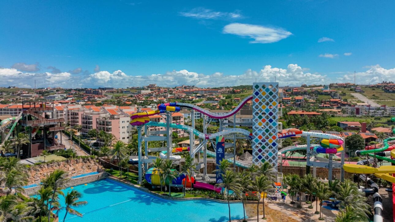 Beach Park, en Ceará, reúne más de 30 atracciones, tobogán de 41 m y montaña rusa acuática de 28 m y cuatro resorts integrados.