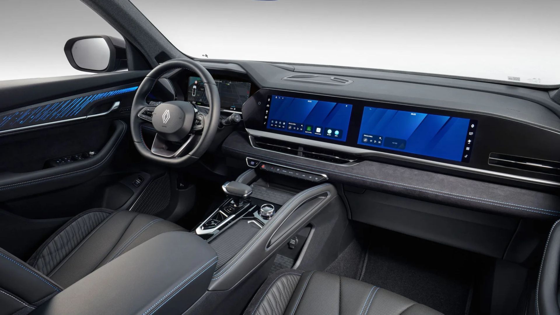 Renault Koleos 2026 estreia no Brasil com 245 cv, autonomia acima de 1.000 km, tração integral e 29 assistências. Veja preço e detalhes.