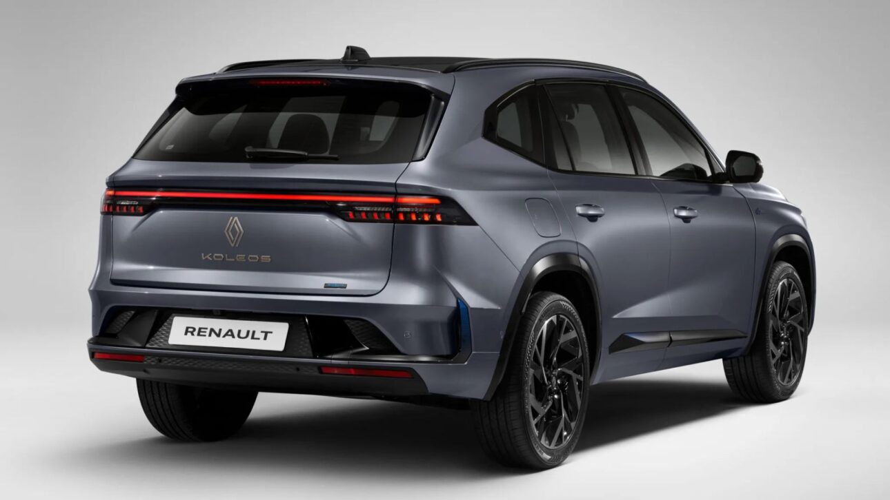 Renault Koleos 2026 estreia no Brasil com 245 cv, autonomia acima de 1.000 km, tração integral e 29 assistências. Veja preço e detalhes.