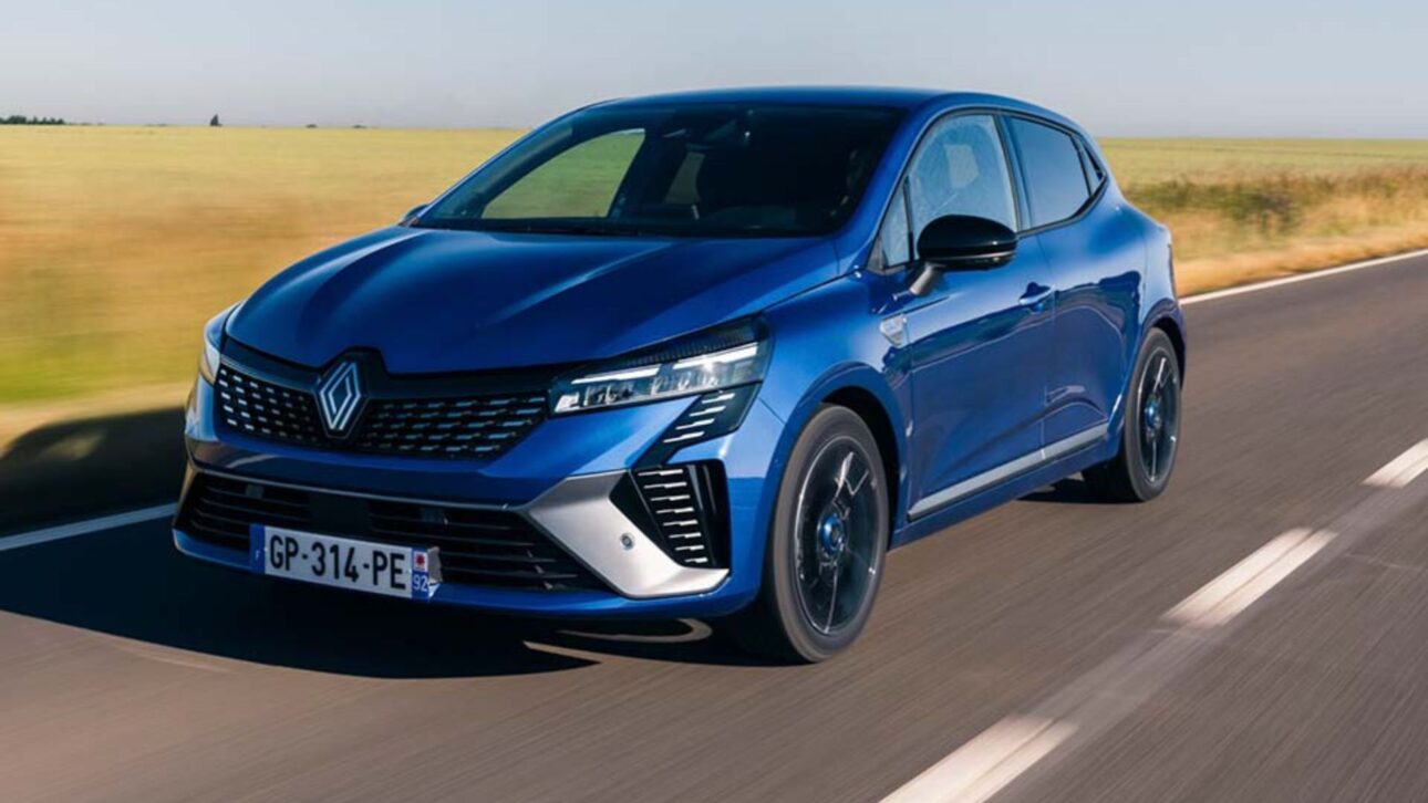 Renault Clio 2025 abandona diesel, estreia motor híbrido 1.8 E-Tech de 158 cv, faz até 25,6 km/l e vira 2º mais vendido da Europa.