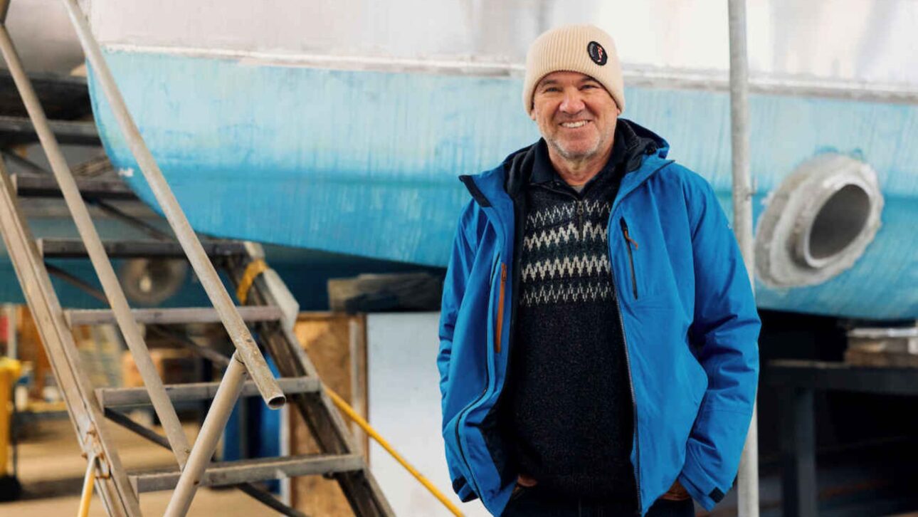 Barco-vaca marina alemán recoge hasta 2 toneladas de plástico por viaje y propone servicio continuo de limpieza de ríos y mares.