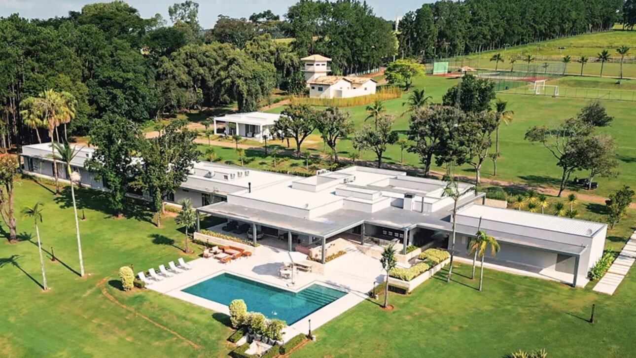 Hacienda de Roberto Justus en Porto Feliz tiene 104 hectáreas, piscina de borde infinito, lago para jet ski, cine privado y estructura de club.