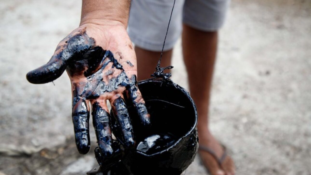 Agricultor de Ceará perfora pozo en busca de agua y encuentra material con indicios de petróleo, pero no puede explorar área.