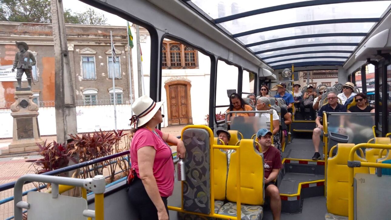 Programa Turismo 60+ lleva ancianos a viajes gratuitas por SP con alojamiento, paseos y alimentación incluidos. Vea cómo funciona.