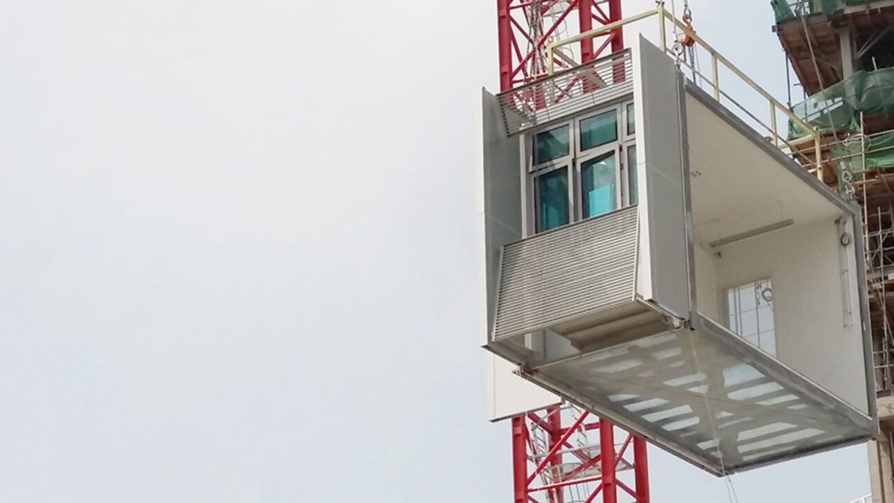 Singapur adopta construcción modular con módulos pre-acabados, reglas oficiales y montaje industrializado en lugar del sitio de construcción tradicional.