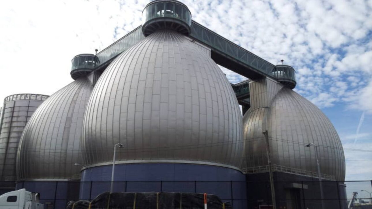 Megaplanta de Nueva York procesa 720 millones de galones por día y transforma aguas residuales en biogás e gas renovável na rede urbana.