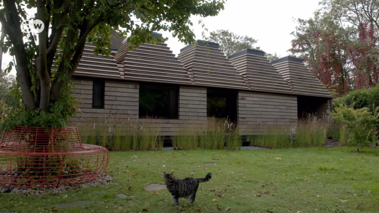 Casa en el Reino Unido está construida con 1.268 bloques de corcho expandido, sin cemento, pegamento o mortero, y tiene potencial de carbono negativo.