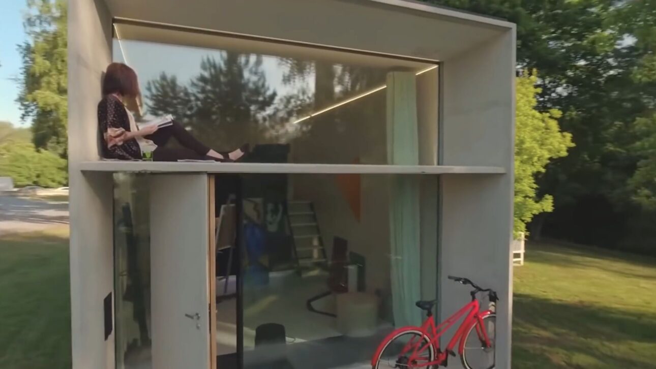 Microcasa modular KODA llega lista al terreno y puede ser instalada en horas, reduciendo obra, escombros y tiempo de construcción.