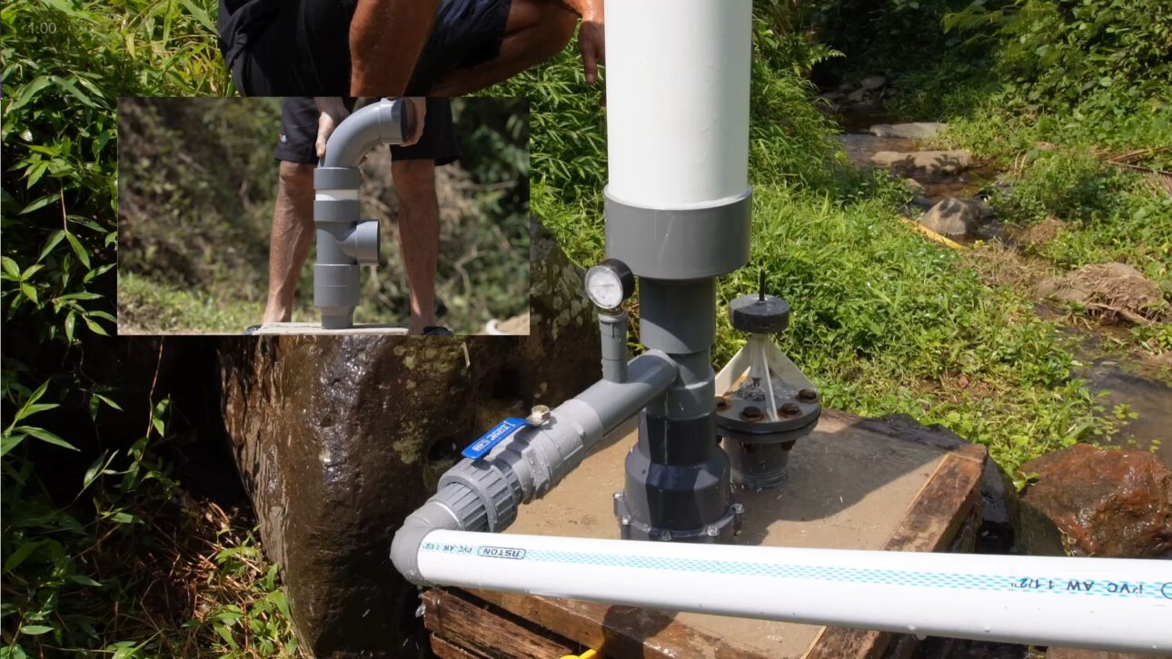 Carneiro hidráulico lleva agua morro arriba sin energía eléctrica, alcanza 30 metros de altura y llena 500 litros en cerca de 4 horas.