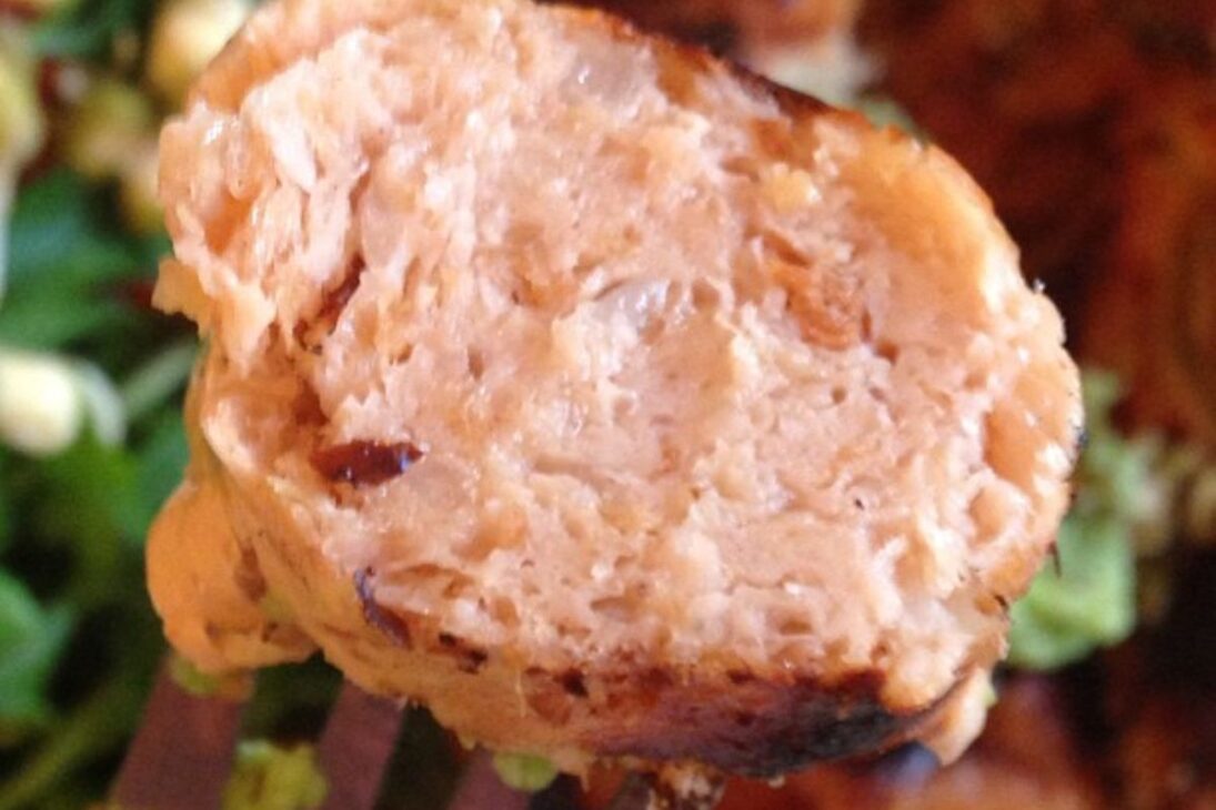 La invención china usa hongos para crear micoproteína con CRISPR y apunta a pollo con menos tierra, azúcar y emisiones, mientras la regulación y la confianza pública definen cuándo esta proteína de fermentación se convierte en una opción común en el supermercado.