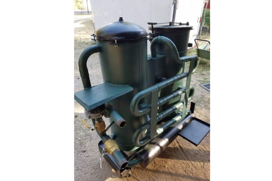 energía fuera de la red con gasificador de madera: leña se convierte en gas y acciona generador. Partida, potencia y costo, y por qué filtraciones y humedad deciden la energía.