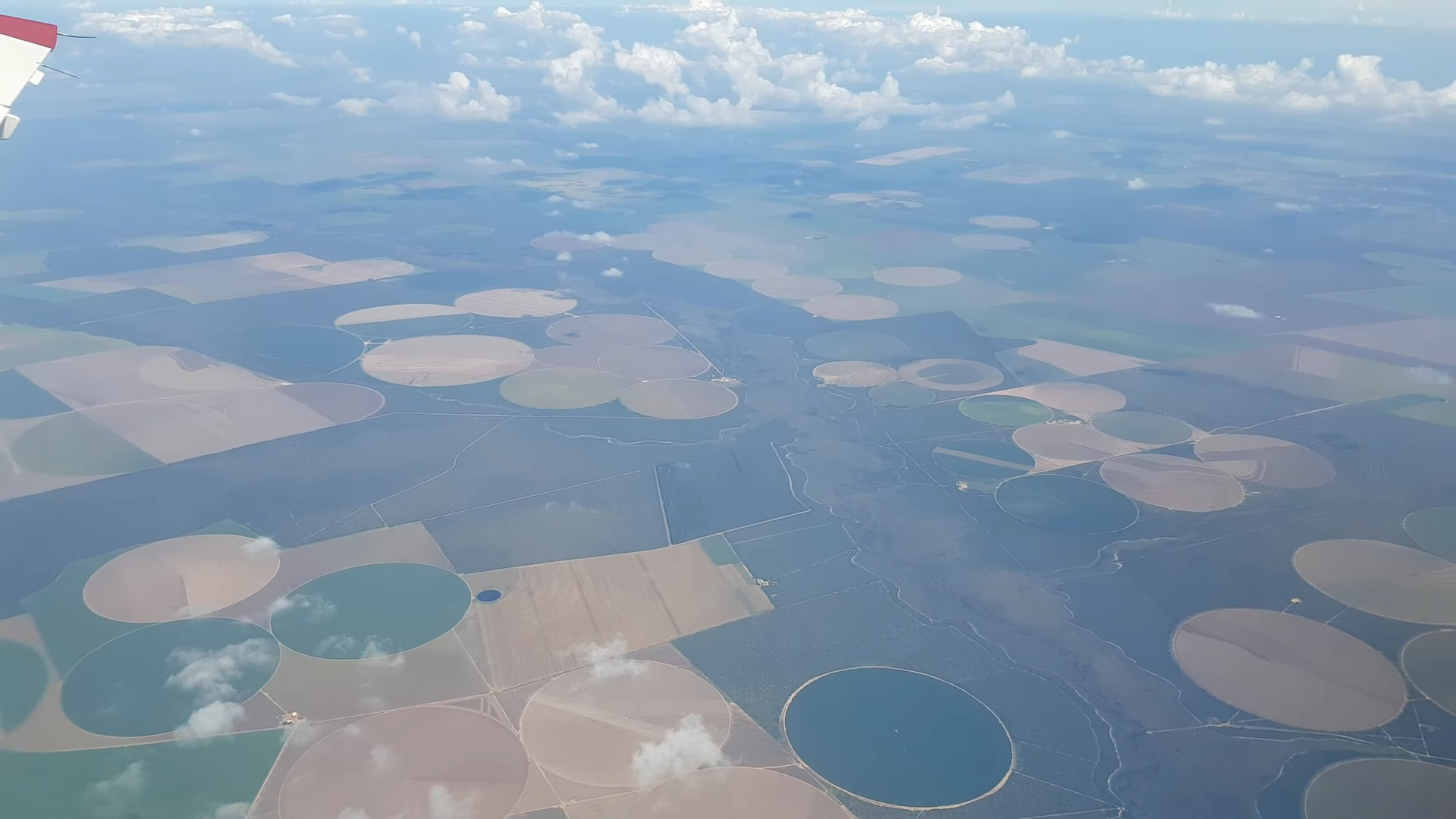 Com cerca de 73 milhões de hectares e mais de 4,8 milhões plantados com soja, o MATOPIBA concentra colheitas de grãos que rivalizam com países inteiros e consolida o Brasil como um dos maiores cinturões agrícolas contínuos do planeta