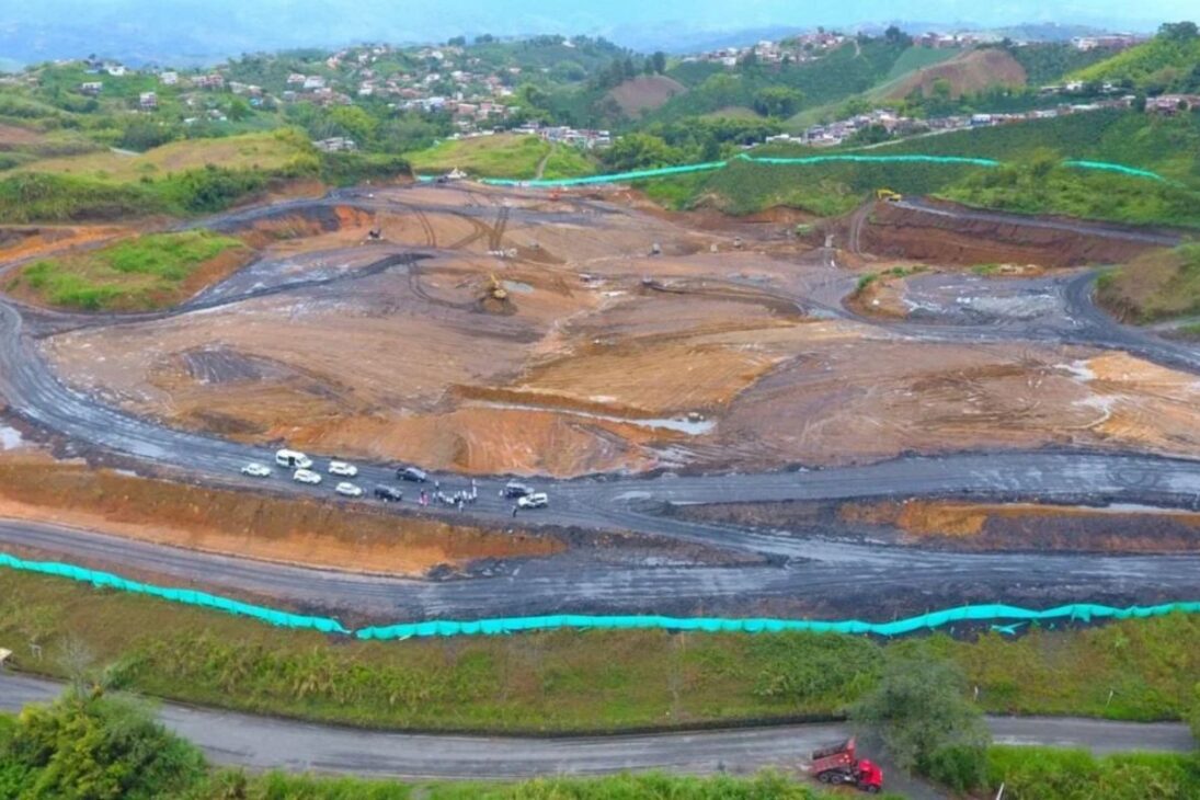 aeropuerto bilionario Aerocafé en Palestina en el Eje Cafetero expone disputa por indemnizaciones, licitación y promesas de turismo, exportaciones y empleos que dividen residentes y gobierno.