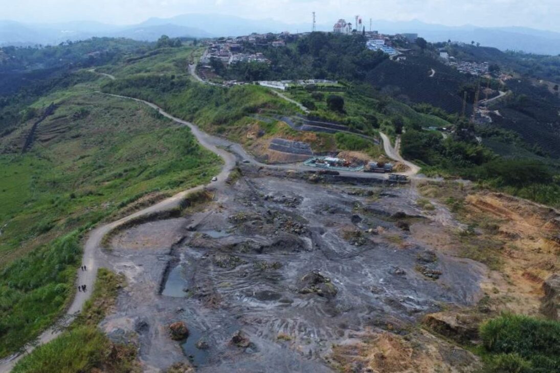 aeropuerto bilionario Aerocafé en Palestina en el Eje Cafetero expone disputa por indemnizaciones, licitación y promesas de turismo, exportaciones y empleos que dividen residentes y gobierno.