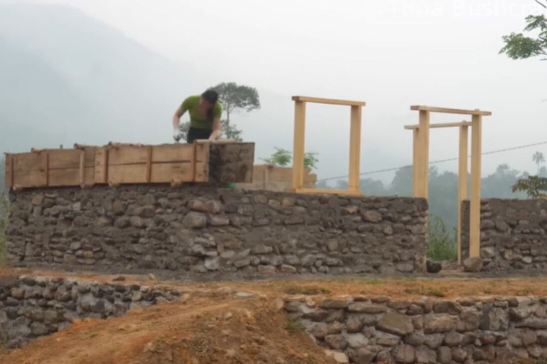 Casa De Piedra Con Chimenea De Piedra Usa Sellado Con Cemento Y Piedras Resistentes Al Calor Para Conducir Humo Con Seguridad Y Confort.
