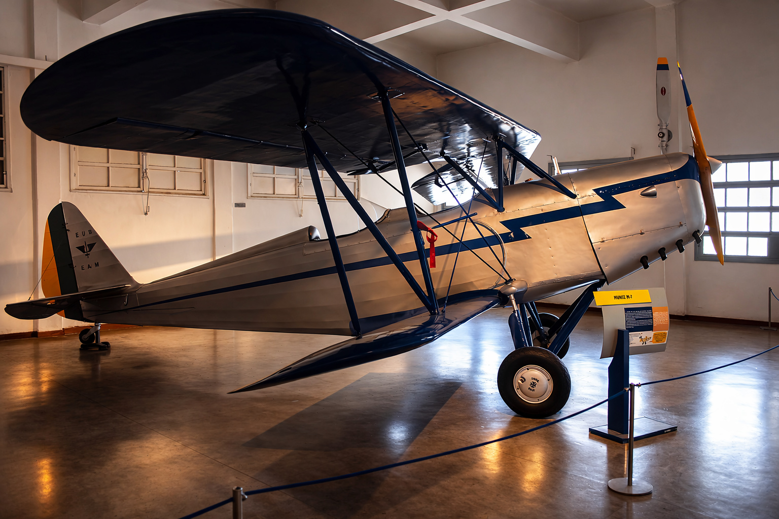 Montado às pressas em galpões no Rio e transportado de carroça pelas ruas, o Muniz M-7 tornou-se o primeiro avião produzido em série no Brasil, formou pilotos nos anos 1930 e ajudou a preparar a aviação militar que atuaria na Segunda Guerra Mundial