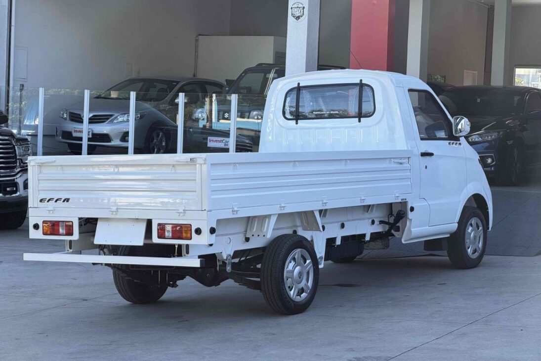 Effa V21 2026 para autónomo: CNH B, caja grande y motor solo gasolina. El brutinho entrega carga urbana con precio y limitaciones claros.