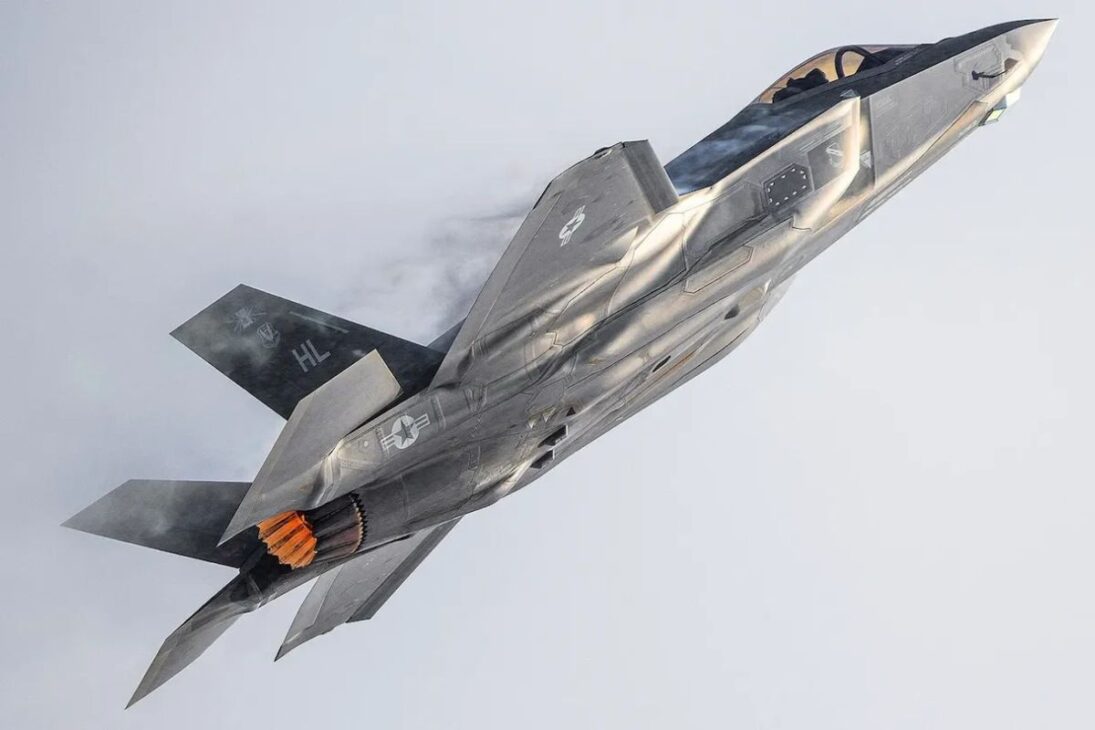 El F35 Turbinado por el Proyecto Overwatch Puede Cambiar el Combate Aéreo al Dar al Caza Capacidad de Reaccionar a Amenazas Inéditas Con Más Autonomía, Protegiendo al Piloto y Acelerando la Respuesta Electrónica en Combate.