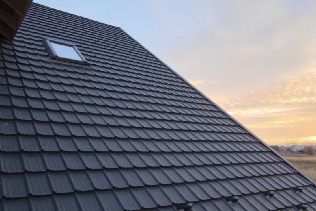 casa nueva en Pacific Palisades: por qué el incendio, los vientos y las brasas fallaron, y cómo el techo cambió el resultado en Los Ángeles, levantando el debate sobre reconstrucción y seguridad.