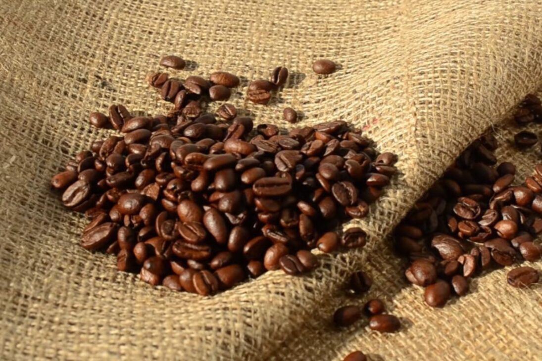 La Crisis del Café Afecta al Café Brasileño: El Precio del Café Aumenta, la Producción de Café Disminuye y la Exportación de Café Enfrenta un Riesgo Histórico.