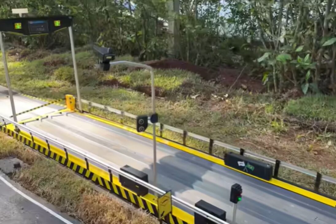 Pista profesional de camiones en carretera en miniatura en escala 1:14 reúne camiones en miniatura y fortalece el hobby de camiones.