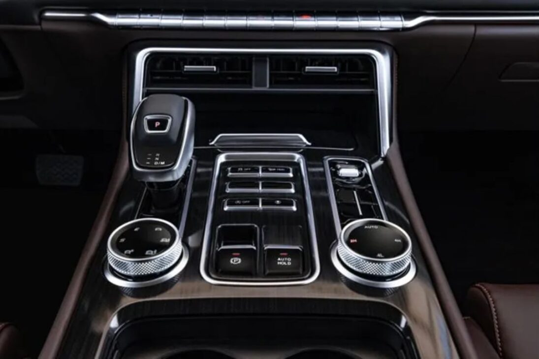 La camioneta china Foton Tuland V9 es una camioneta híbrida diésel eléctrica con caja automática de 8 marchas y 10 años de garantía por R$ 310 mil.