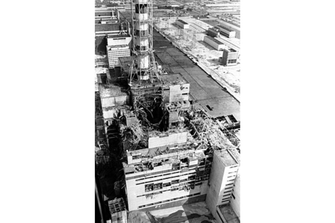 Hiroshima y Chernobyl muestran cómo la energía nuclear, la fisión nuclear, la bomba atómica y el reactor nuclear generan impactos muy diferentes en el mundo real.