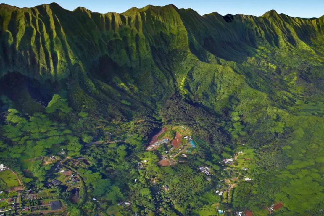 selva invasora revela en Hawái un sistema de agua por gravedad que sustenta taro en terrazas, recupera lagunas de peces y reaviva el debate sobre autonomía alimentaria en islas dependientes de importación