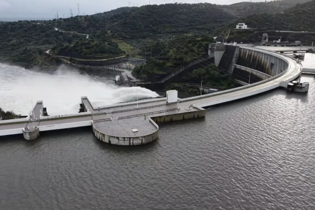 La Presa De Alqueva Vuelve A La Cota Máxima, Provoca Inundaciones En El Guadiana Y Cambia La Rutina De Mértola Y Alcoutim En Todo El Bajo Guadiana.