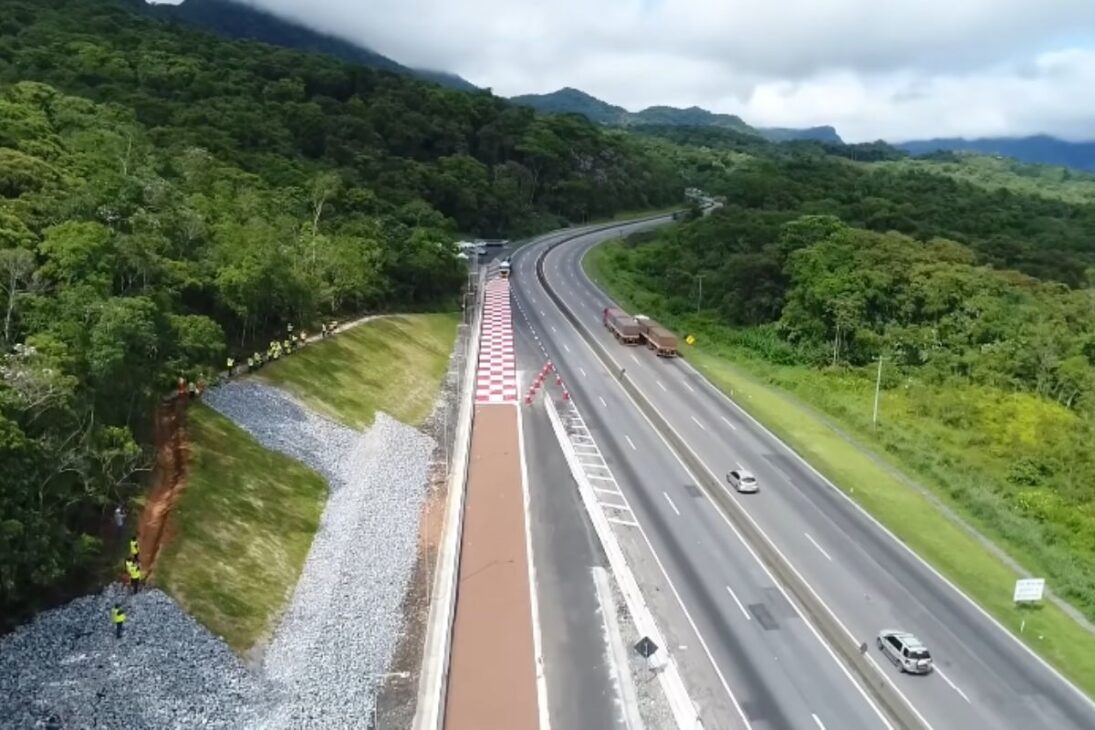 Triplicación de la BR-277 en la BR-277 Serra do Mar explica obras en la BR-277, cómo la carretera BR-277 afecta el puerto de Paranaguá y el futuro del corredor.