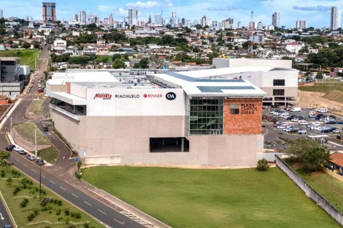 El nuevo centro comercial Plaza Campos Gerais abre en Ponta Grossa tras R$ 350 millones del Grupo Tacla, con 140 operaciones y gran área alquilable, reforzando la expansión en el interior de Paraná y rediseñando el comercio local con una combinación de tiendas, servicios y cine.