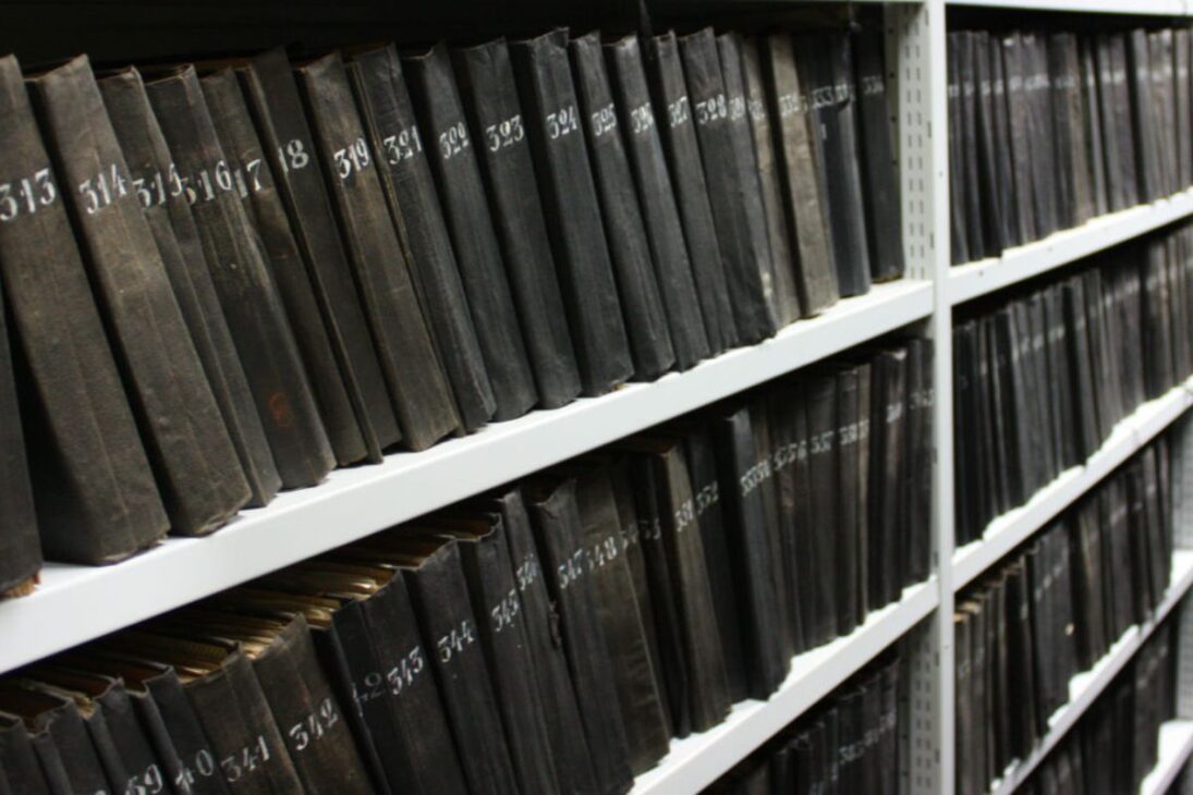 museo belga en el centro de la disputa por archivos coloniales: KoBold Metals quiere digitalizar datos, pero Bruselas veta exclusividad mientras Kinshasa intenta acelerar la carrera por minerales críticos.