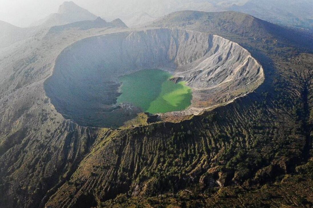 El Volcán El Chichonal En Chiapas Vuelve A Preocupar Tras Cambios En La Cráter, Con Gases, Temperatura Extrema En El Lago Y Monitorización Reforzada Por La UNAM, Llevando A Restricciones De Acceso Y Revisión De Protocolos En Un Área Sensible De México.