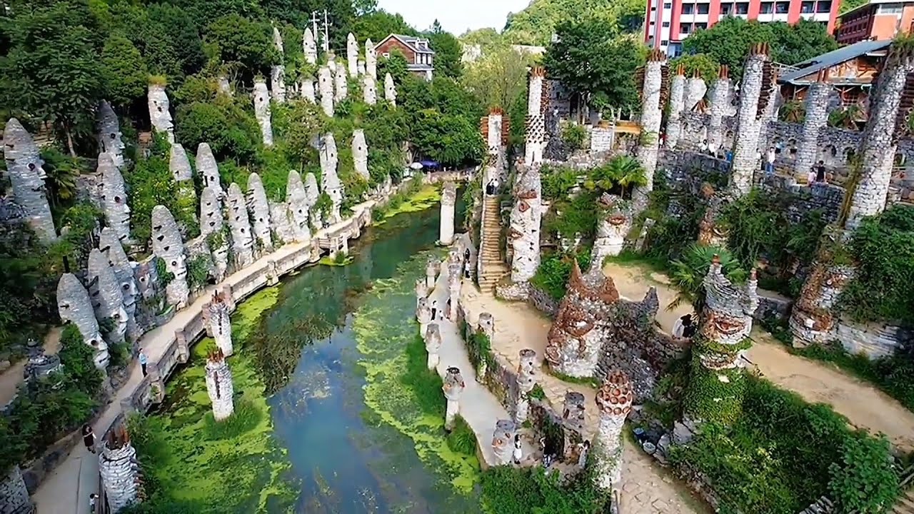 Um artista chinês passou mais de 20 anos empilhando pedra sobre pedra e criou um “mundo perdido” de quase 200 mil m² no interior da China com castelo, rostos gigantes e mitologia ancestral esculpida na rocha