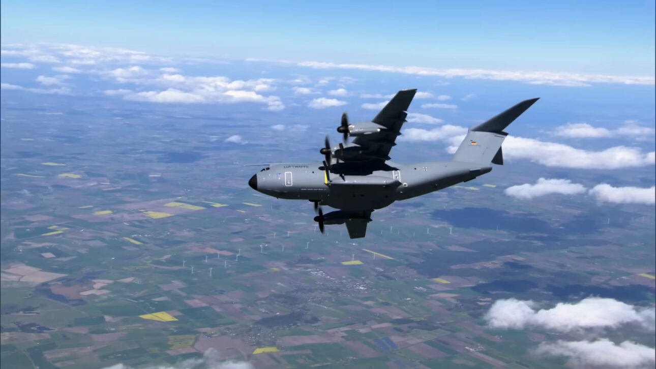 Con 37 toneladas de carga, autonomía de más de 8.000 km y capacidad de aterrizar en pistas no preparadas, el Airbus A400M muestra cómo Europa creó un gigante militar que transporta blindados, reabastece cazas en el aire y opera en zonas de conflicto y misiones humanitarias alrededor del mundo