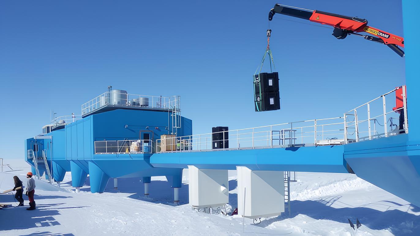 Com oito módulos sobre pernas hidráulicas e “esquis” gigantes que permitem rebocá-la por dezenas de quilômetros, a Halley VI se tornou a base científica móvel da Antártica, projetada para sobreviver ao gelo em constante movimento