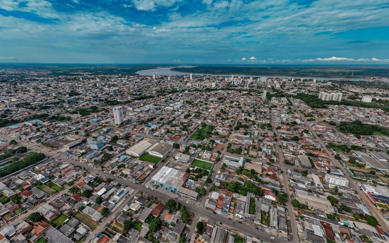 Porto Velho lidera ranking como cidade brasileira mais poluída em 2024, com níveis de PM2.5 muito acima do recomendado pela OMS.