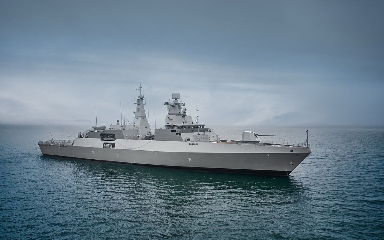 Alemanha avalia comprar fragatas MEKO A-200 para contornar atrasos no programa F126 e garantir capacidade naval a partir de 2029 em meio ao novo cenário de segurança europeu.