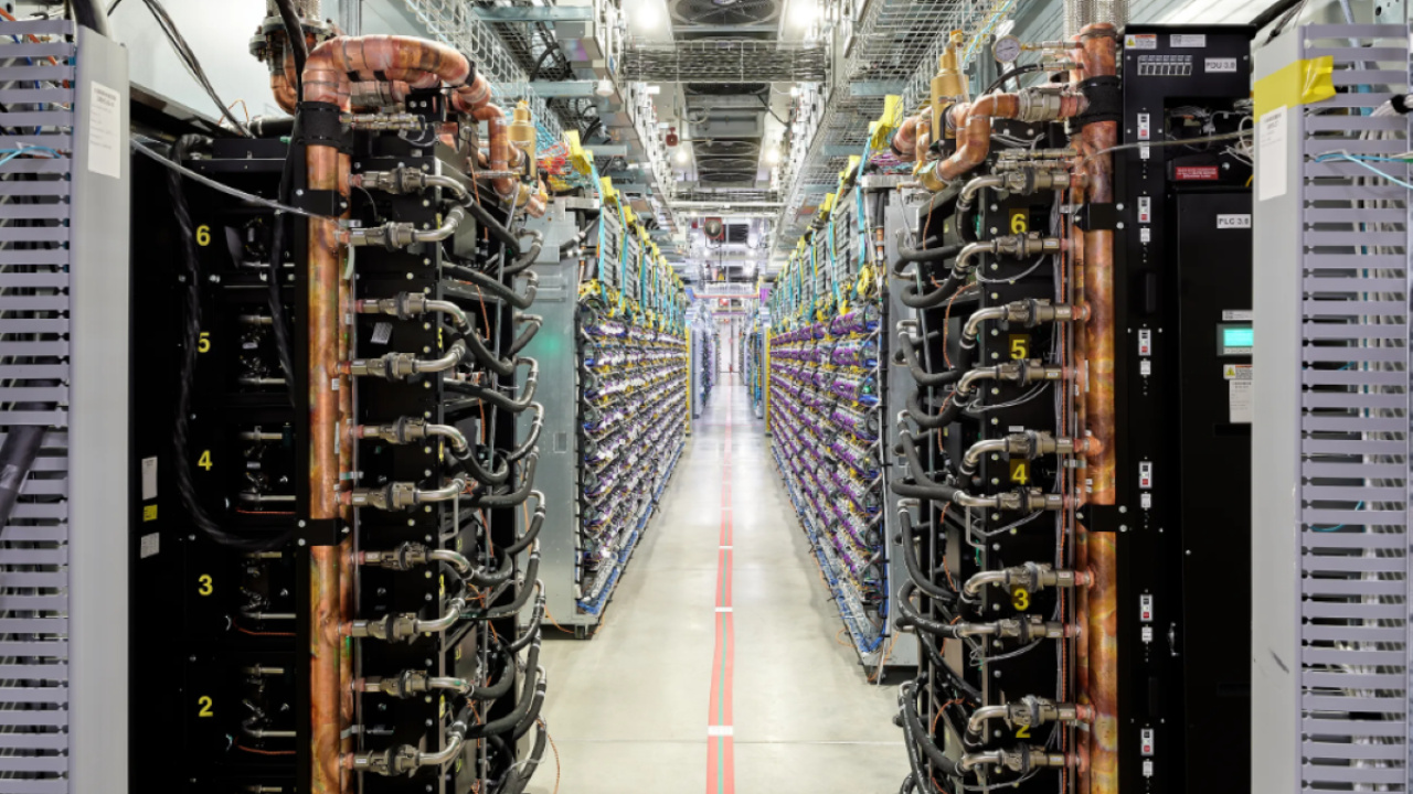 Projeto de data center de IA em Uberlândia avança com capacidade inicial de 100 MW, uso de energia renovável e consumo de água considerado viável; investimento pode transformar a economia regional.