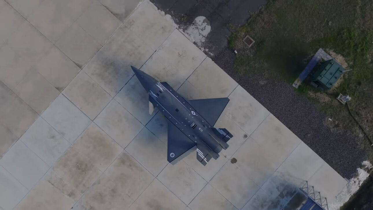 Turquía prueba el Bayraktar Kızılelma, drone de 8,5 toneladas con radar AESA MURAD, alcance de 930 km y misil aire-aire BVR lanzado exitosamente, capaz de volar en formación autónoma y operar hasta en el portahelicópteros TCG Anadolu