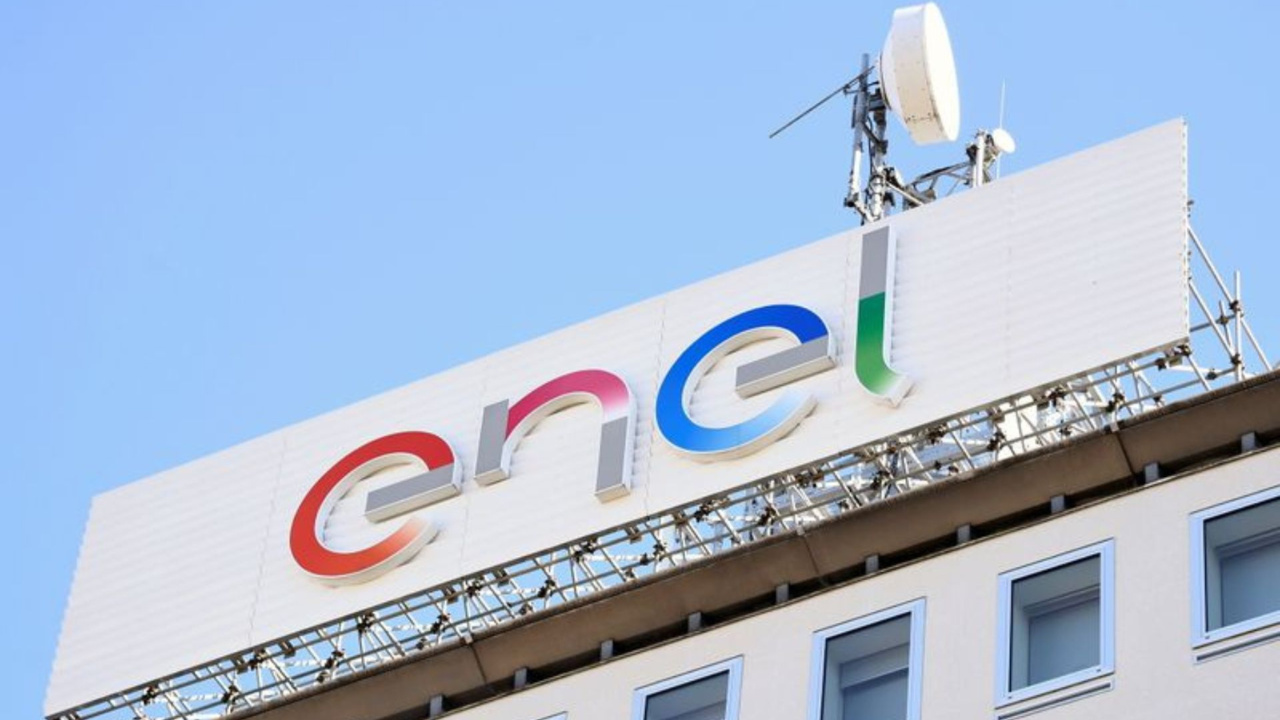 Justiça do Ceará confirma indenização de R$ 127 mil contra a ENEL por demora injustificada na homologação de sistema de energia solar instalado em residência no Crato.