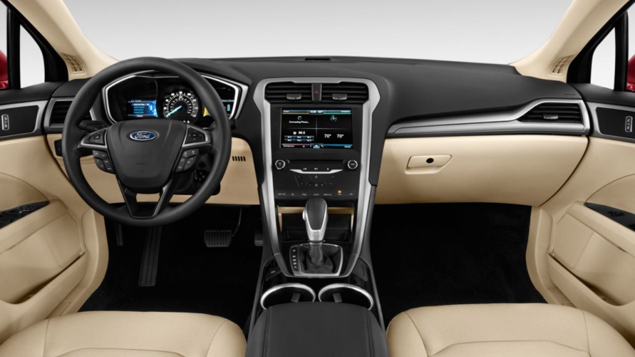 A Ford prepara o lançamento de cinco carros baratos com preços abaixo de R$ 200 mil, incluindo possíveis retornos de Ka, Fiesta, Focus e Fusion, visando reconquistar consumidores no Brasil e nos EUA.