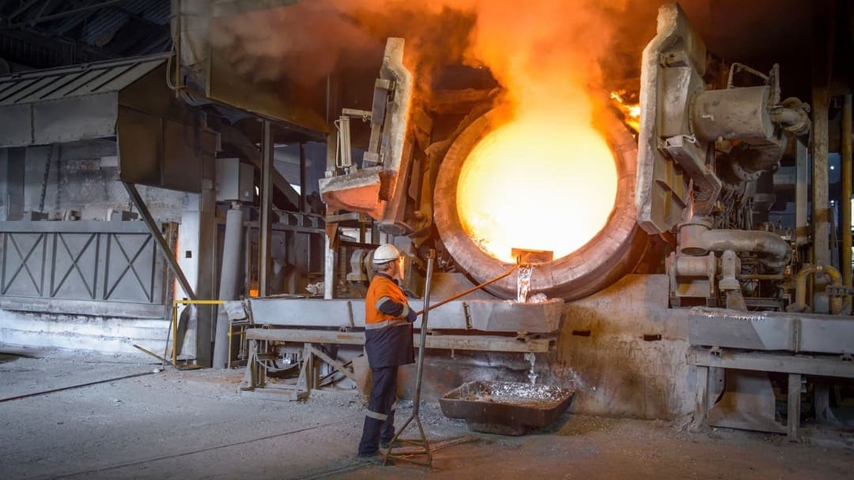 EUA anunciam maior fábrica de alumínio desde 1980, com 500 mil toneladas por ano e foco na redução de importações.