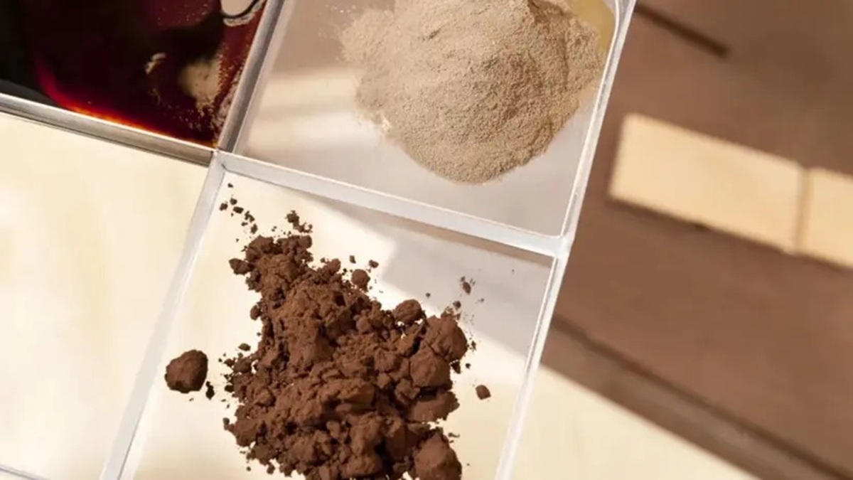 Pesquisadores criam material híbrido de vidro e plástico que desafia regras da física ao unir resistência, remodelagem térmica e autorregeneração.