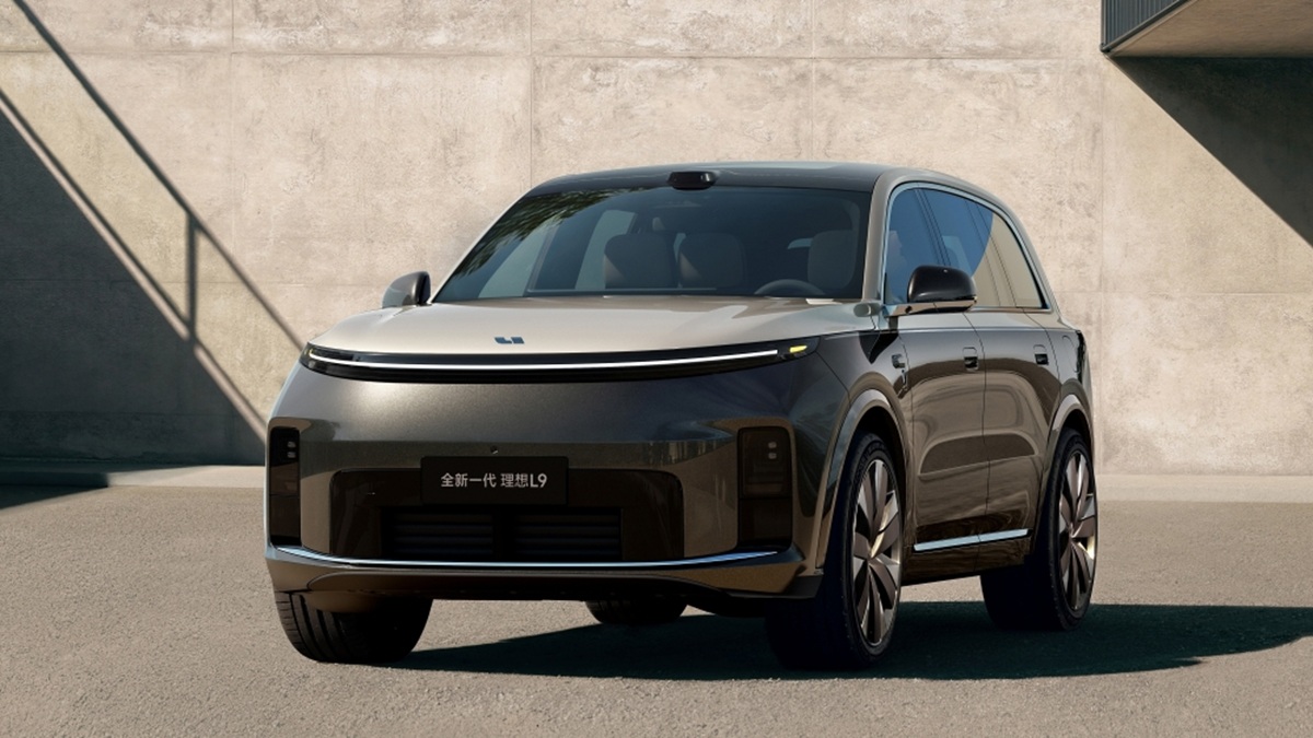Li Auto L9 estreia com 2560 TOPS, autonomia de 1.300 km no ciclo CLTC e preço inicial de 559.800 yuans na China.