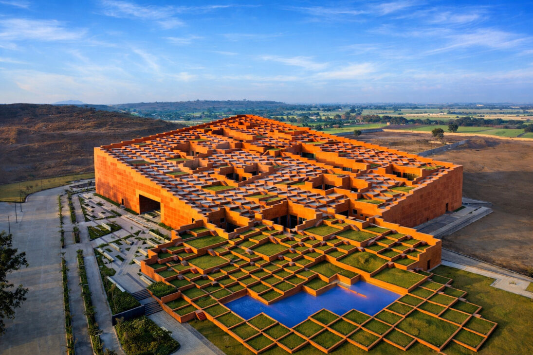 megaestructura india universidad