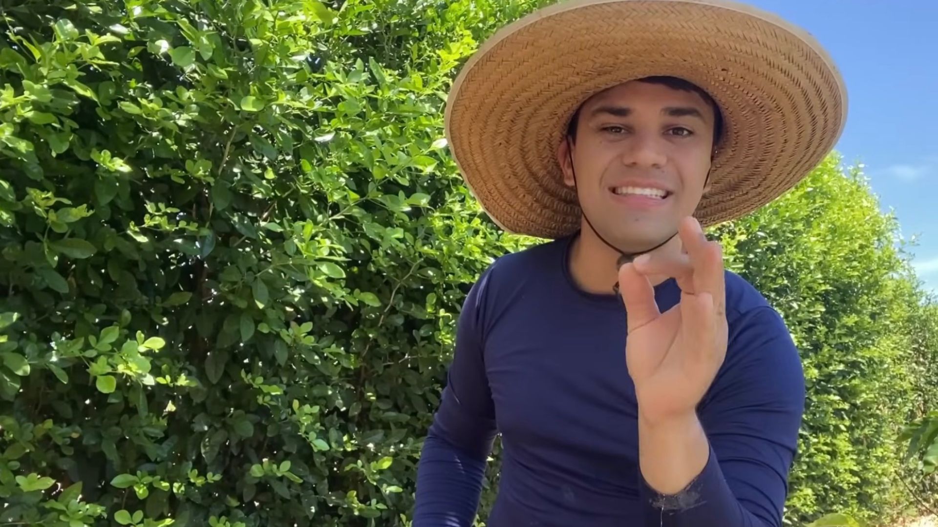 Cerca viva de 3,10 metros substituindo muro tradicional